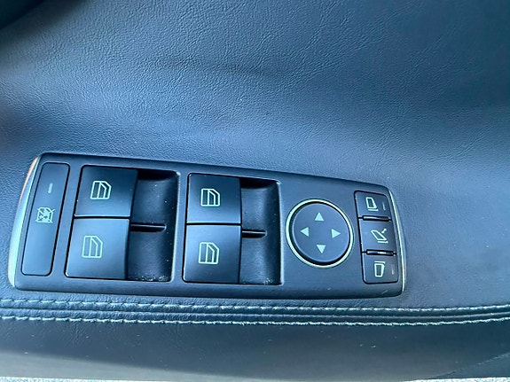 Tesla Model S 24 of 26