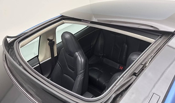 Tesla Model S 21 of 26