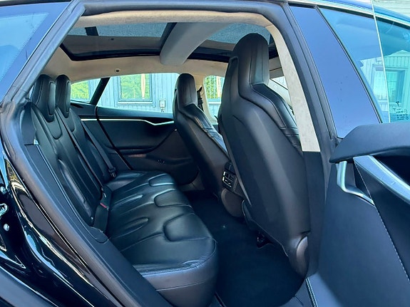 Tesla Model S 14 of 26
