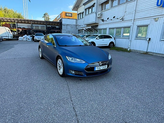 Tesla Model S 3 of 26