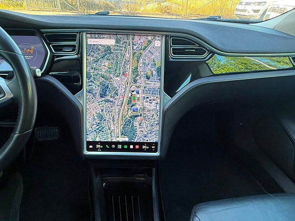Tesla Model S 15 of 26