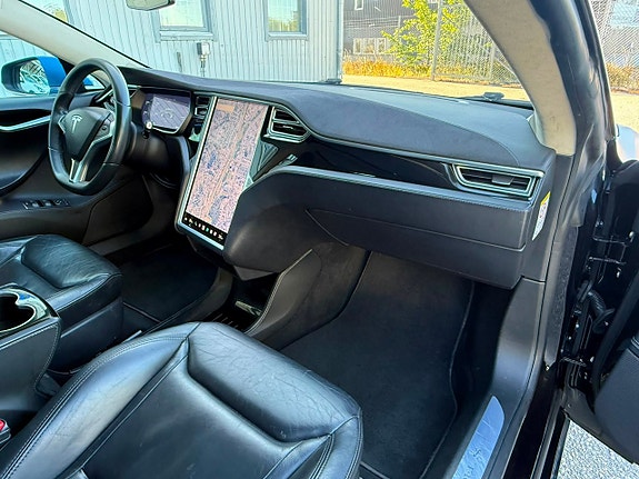 Tesla Model S 11 of 26