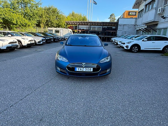 Tesla Model S 2 of 26