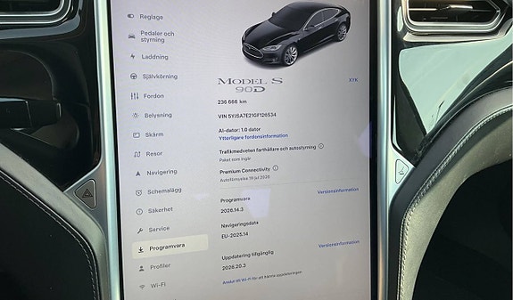 Tesla Model S 19 of 26