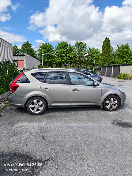 Kia Ceed 2 of 9