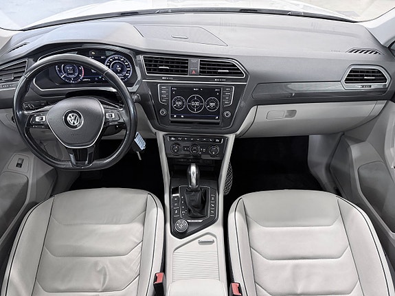 Volkswagen Tiguan 2 of 5