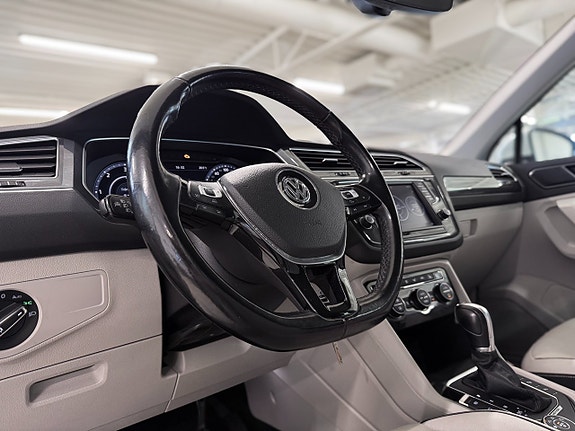 Volkswagen Tiguan 17 of 27