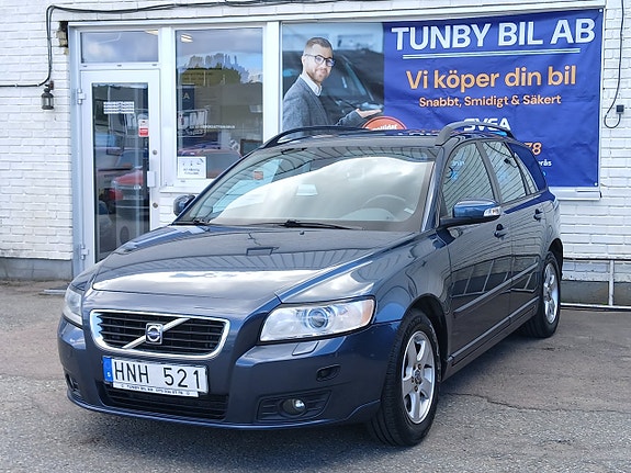 Volvo V50 2 of 5