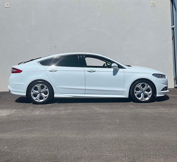 Ford Mondeo 16 of 23