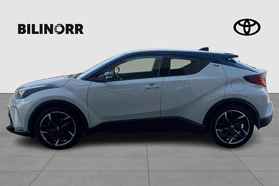 Toyota C-HR 3 of 5