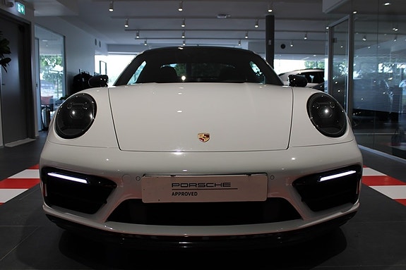 Porsche 911 Carrera 4 GTS 6 of 21