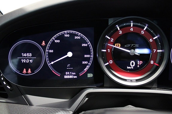 Porsche 911 Carrera 4 GTS 17 of 21