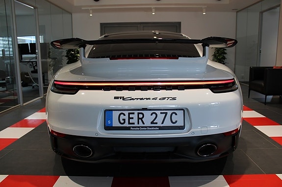 Porsche 911 Carrera 4 GTS 3 of 21