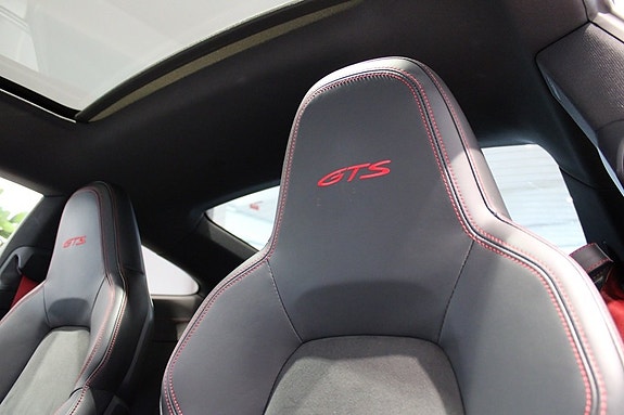 Porsche 911 Carrera 4 GTS 12 of 21