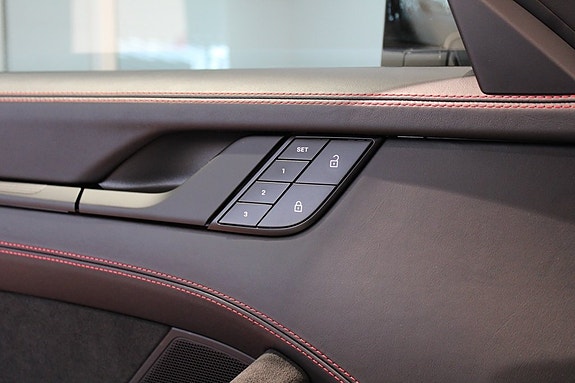 Porsche 911 Carrera 4 GTS 13 of 21
