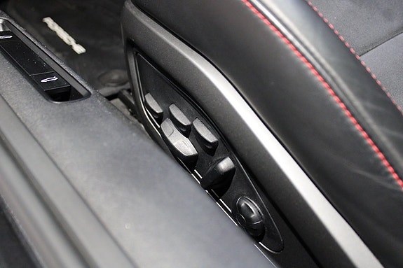 Porsche 911 Carrera 4 GTS 10 of 21