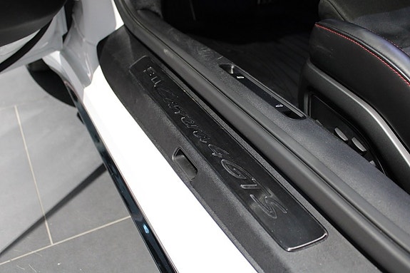 Porsche 911 Carrera 4 GTS 11 of 21