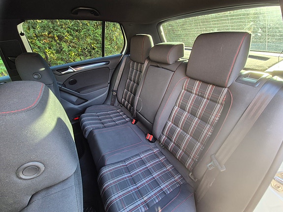 Volkswagen Golf VI 9 of 11