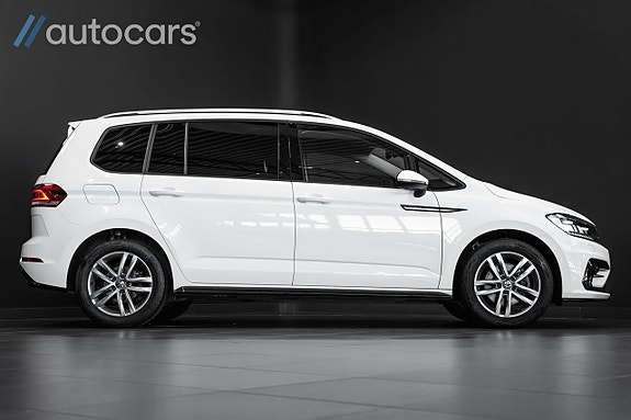 Volkswagen Touran 2 of 30