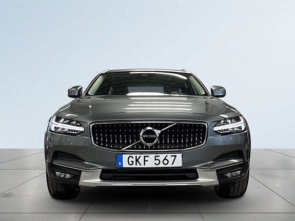 Volvo V90 Cross Country 2 of 5
