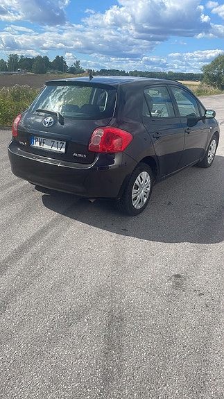 Toyota Auris 2 of 4