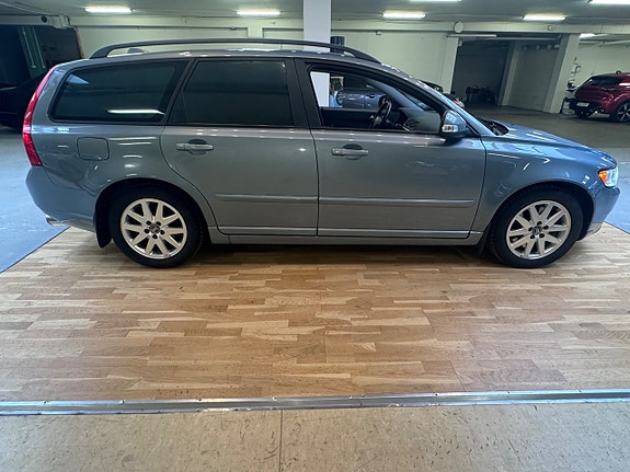 Volvo V50 3 of 5