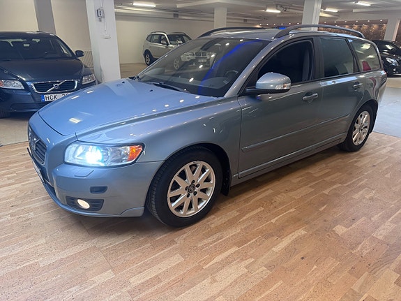 Volvo V50 2 of 5