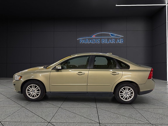 Volvo S40 2 of 5