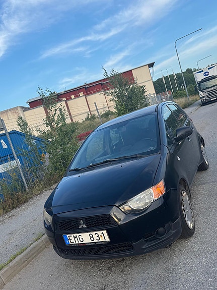 Mitsubishi Colt 4 of 5