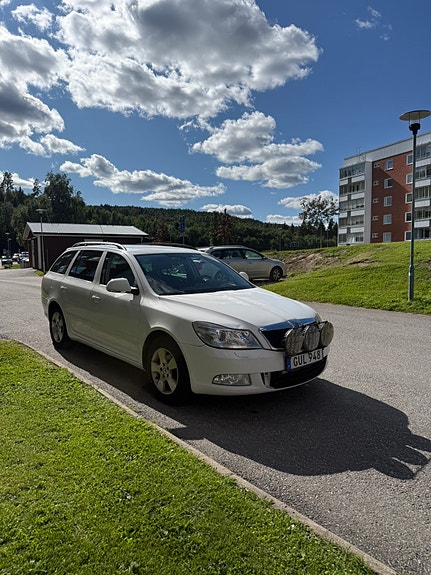 Skoda Octavia 2 of 4
