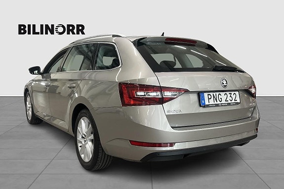 Skoda Superb 2 of 5
