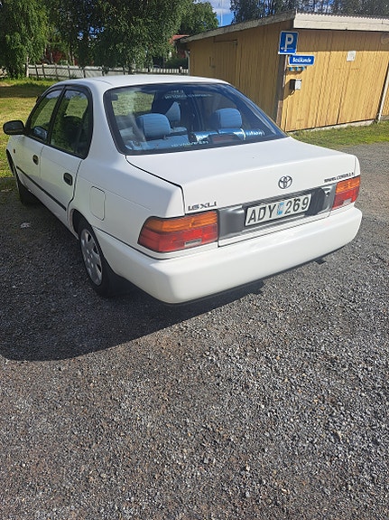 Toyota Corolla 4 of 5