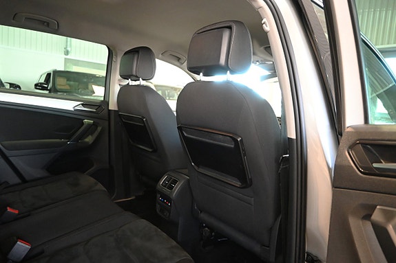 Volkswagen Tiguan 12 of 30