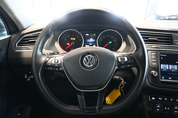 Volkswagen Tiguan 16 of 30