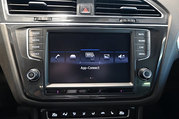 Volkswagen Tiguan 22 of 30