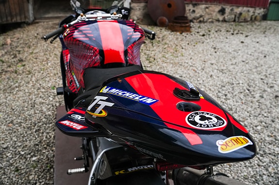 Yamaha YZF R6 7 of 10