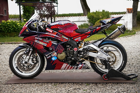 Yamaha YZF R6 2 of 10