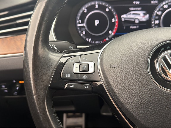 Volkswagen Passat Alltrack 13 of 30