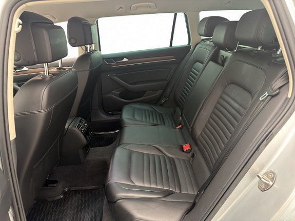 Volkswagen Passat Alltrack 25 of 30