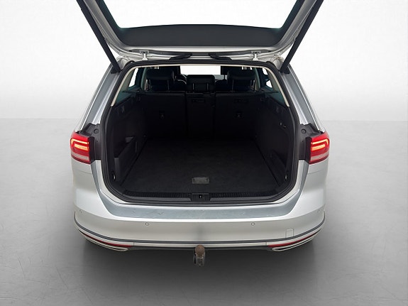 Volkswagen Passat Alltrack 26 of 30