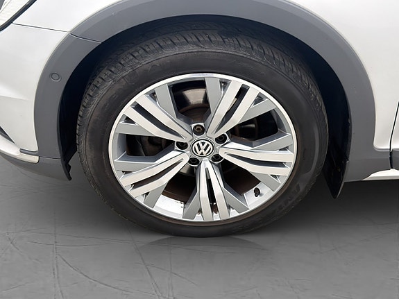 Volkswagen Passat Alltrack 29 of 30