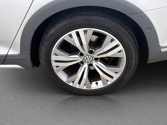 Volkswagen Passat Alltrack 30 of 30