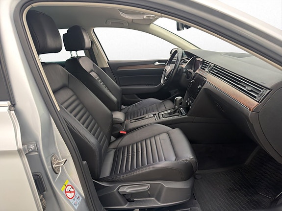 Volkswagen Passat Alltrack 23 of 30
