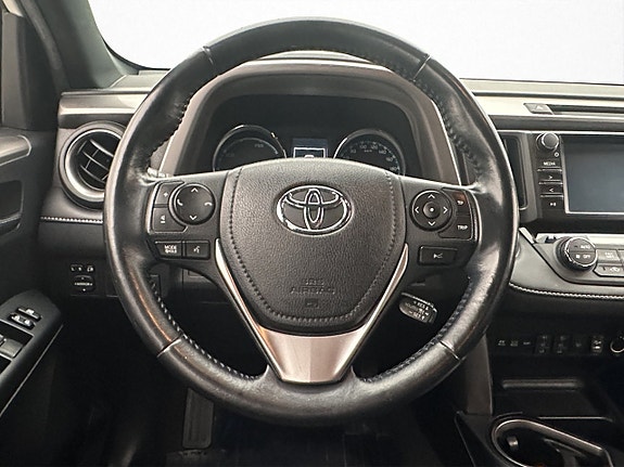 Toyota RAV4 12 of 30