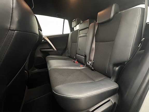 Toyota RAV4 27 of 30