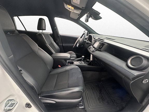 Toyota RAV4 25 of 30