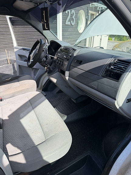 Volkswagen Transporter 8 of 15
