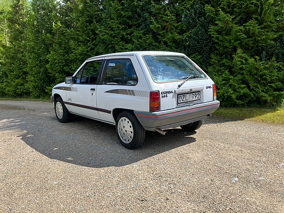 Opel Corsa 2 of 5