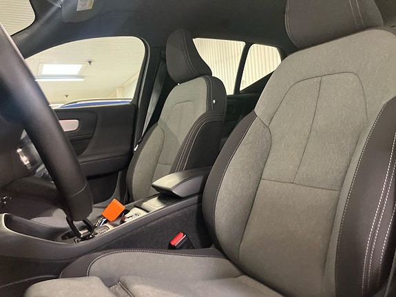 Volvo XC40 4 of 4