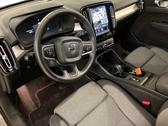 Volvo XC40 3 of 4